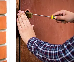 Lock Locksmith Tech Newton, MA 617-712-1215 - garage-door-locks
